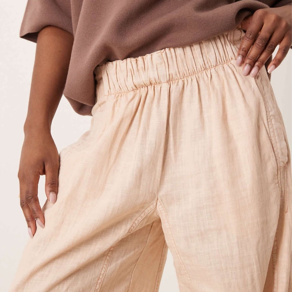 Free People days end linen pull-on pants in sand dollar $78
Size Large - Picture 5 of 9